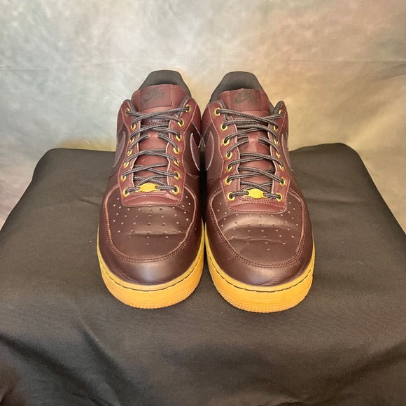 Nike Air Force 1 Low Burgundy Gold Accent Gum Bottom Mens Sneakers - Picture 2 of 9